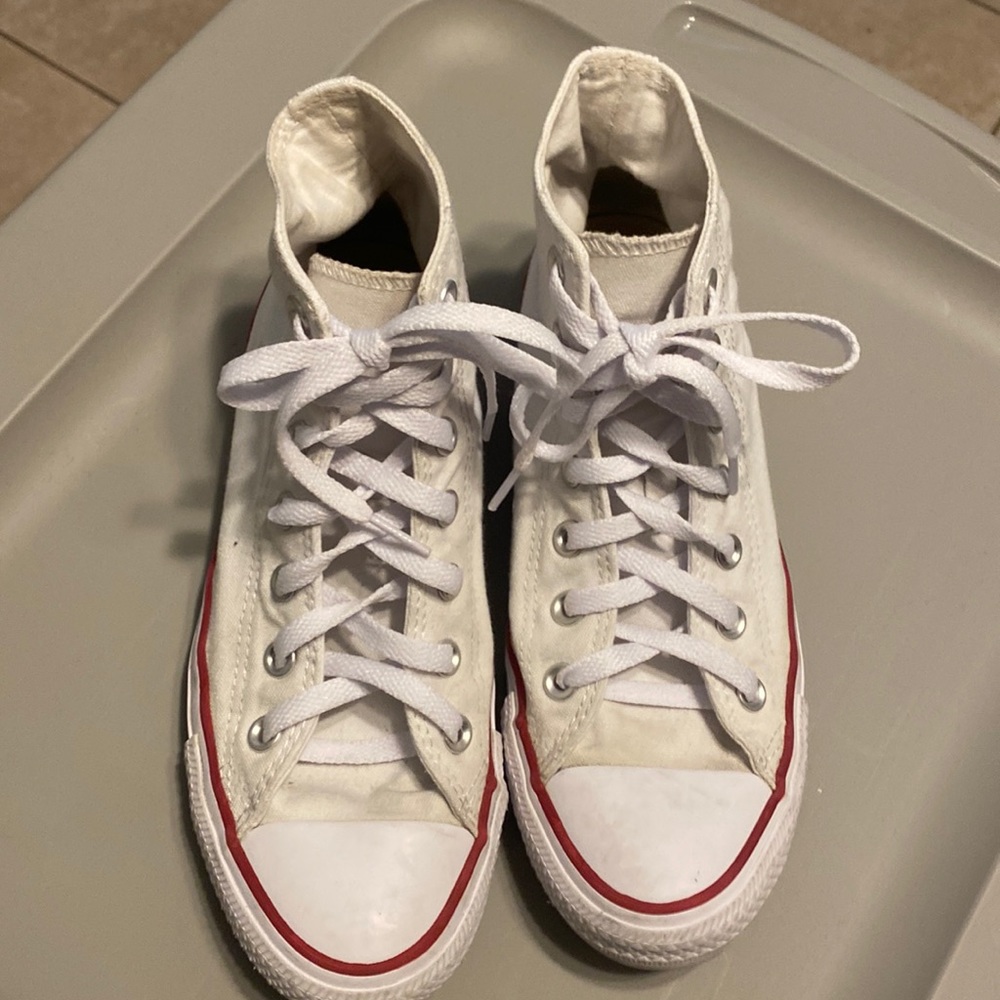 All Star Chuck Taylor High Top Converse in White: Women’s 8/Men’s 6.5